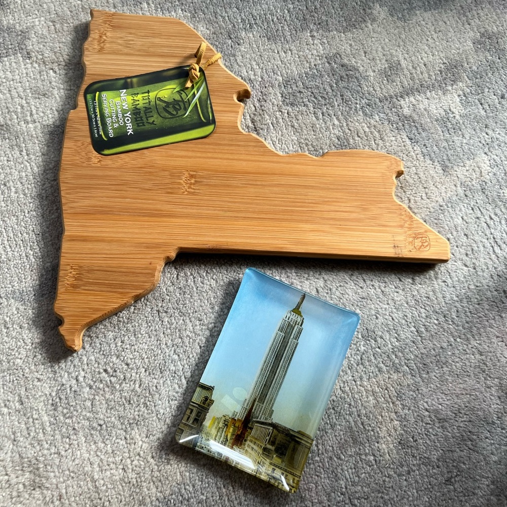 New York cutting board bamboo new with tags